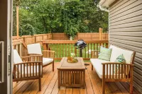7 Mins to the Beach! Fire Pit, BBQ, Games, Fully Equipped Kitchen & Beach Gear