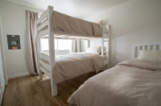 Charming small town experience in Hagerstown, Indiana, self check-in, sleeps 5+