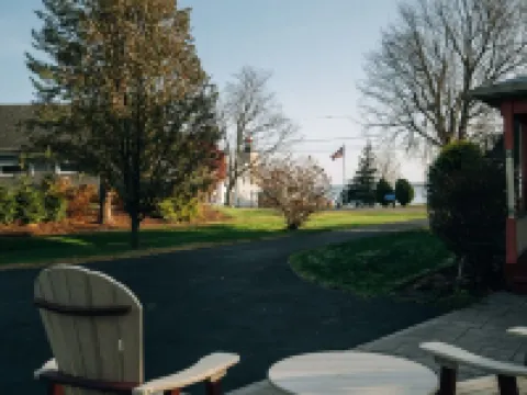 Adjacent to beaches, 3 minute walk to downtown, Quiet Atmosphere, FREE WIFI Hotéis em Sodus