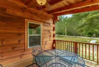 Cabin with dock, Huge screen-in porch, Great FAM getaway, HS WiFi, Pet Friendly