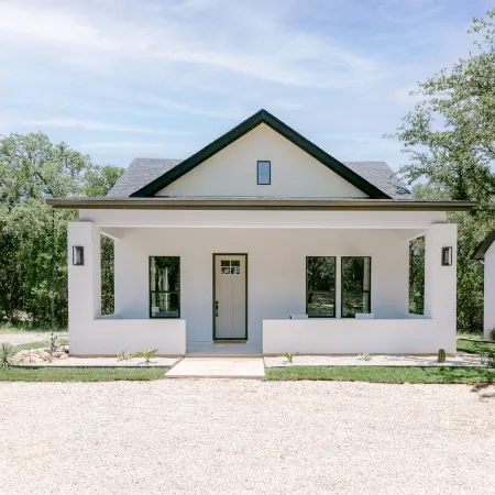 Luxury Bungalow 2 Miles to Gruene Hall, 10 Miles to Whitewater Amphitheater