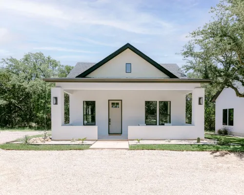 Luxury Bungalow 2 Miles to Gruene Hall, 10 Miles to Whitewater Amphitheater