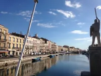 Charming 2-room apartment, city center, loggia, parking Hotel a Sete
