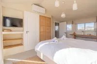 Villa Rénovée Avec Piscine et Amarrage, Dans Domaine Sécurité, Avec Plage à 5 mn