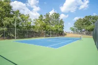 Sophisticated 2BR Lake Condo "The Oar" with open channel views of Lake Hamilton