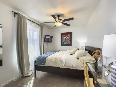 Garden House with 2 Kings, Playroom, and Pool! Hotels near AZ MediQuip - Chandler