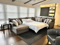 Niantic Bay & Play House Hotels near Crystal Mall