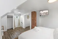 Warm Villa 1 block from Mary Washington Campus<br>