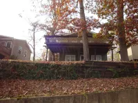 NEW LISTING Lake view cabin, close to Captain Ron's Resort, Lake of the Ozarks