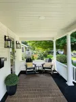 NEW! Charming Pet Friendly Modern Cottage in the Historic District of Saugatuck!