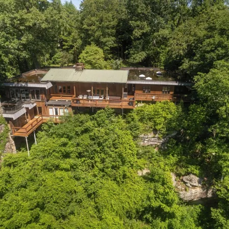 50 mile views into NR Gorge, recently renovated, 6000 sq ft