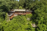 Secluded, Spacious 7 Bedroom Luxury Home w/ Hot Tub & 50 Mile Views into the NRG