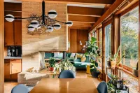 Mid Century Modern Time Capsule….3 miles to downtown Greenville! Hotels in Wade Hampton