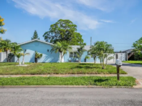 House with Heated Pool and Outdoor kitchen close to Siesta Key Beach!! 휫필드 호텔
