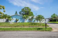 House with Heated Pool and Outdoor kitchen close to Siesta Key Beach!!