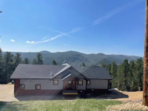 Spacious, 3 bedroom private cabin on 6 acres. Near Mickelson trail & Deadwood