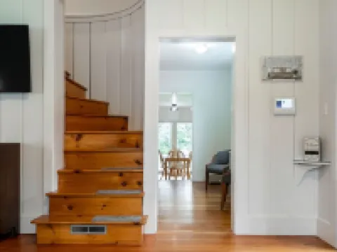 Private Cozy Cottage in Charming Walloon Lake Village - Sleeps 13! Hotels in Melrose Township
