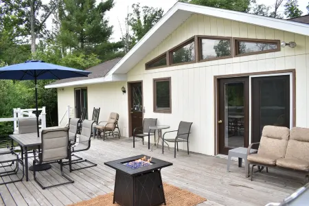 River House Close to Downtown Baldwin with Large Back Deck