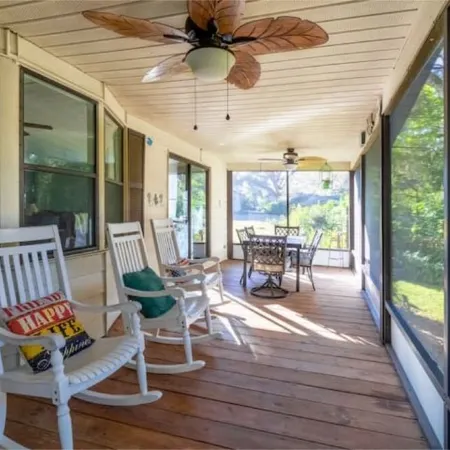 Withlacoochee River House on the main channel w/ kayaks, bikes, canoes