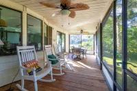Withlacoochee River House on the main channel w/ kayaks, bikes, canoes