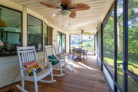 Withlacoochee River House on the main channel w/ kayaks, bikes, canoes Отели в г. Самтер