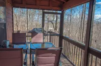 Little Bear Lodge- Pet Friendly-Centrally Located-under New Management Hotels in Towns County