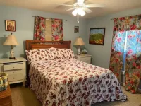 Oceanfront property with spectacular views of Acadia Park and cruise ships. Hotels in Lamoine