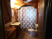 newly remodeled cabin style cottage, close to public boat ramps, and beaches .