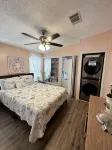 WATERFRONT HOME 35' SEAWALL & DOCK 2 Bedroom 2 Bath Vacation Rental Hotels in Cudjoe Key