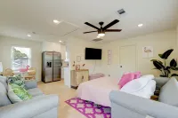 Flamingos on 45th - Carriage House - Cute and Cozy