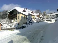 House in the UNESCO Biosphere Reserve VESSERTAL 700 m asl for 1-12 people, 154 sqm Hotels in Suhl