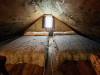 Quaint old fashioned cabin, Loft, Grill, Fire Pit!