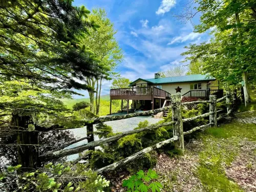 Breathtaking Mountain Views / Hot Tub /  Chef's Kitchen /Hiking, Biking, Winery Hotels in Laurel Creek