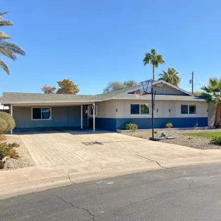 Relaxing Oasis! 5 bedroom 3 bath with Pool