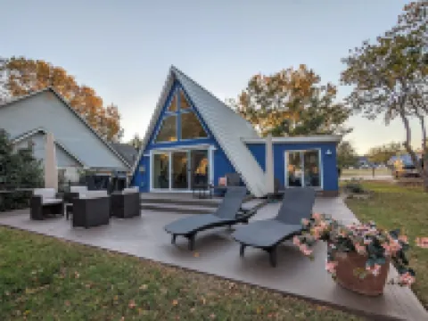 End of Year Specials- Be Lakefront for the Holidays!