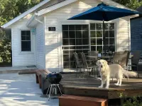 Dog Friendly Beach Cottage within a mile of town and 7 Lake Michigan beaches