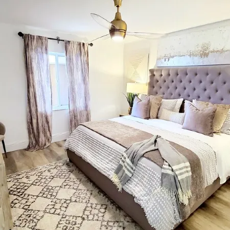 POSHPADZ -OceanView Villa-Resort Complex, Penthouse, Sleeps 4, Walk to Beach