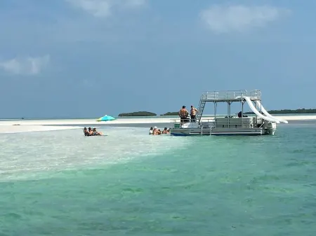 SEA SHELL COTTAGE, Sleeps 2 - Summer Vacation, Fishing & Lobster Season is Here!