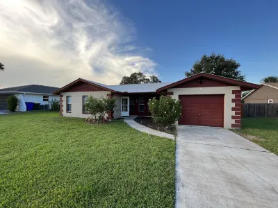 Relax, golf and swim at sun n lake retreat. Pet friendly! Hotels near Desoto City Ballfield