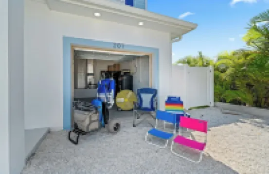 Launch Pad 5/4.5 with En Suites- Beach access