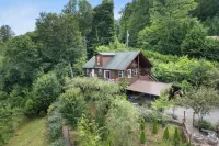 Pet and Family Friendly Luxury Cabin with Hot Tub and Mountain Views