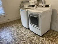 Walk to everything! Five Flags-Hotel Julian-Millwork Sleeps 8!