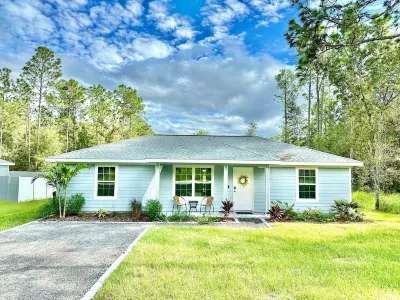 Quiet, serene house minutes from WEC, Rainbow River, and Crystal River! Hotels near Spruce Creek Preserve Guard