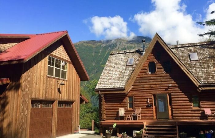 Sandy Beach Retreat Sunrise Studio- Steps from Sandy Beach & Treadwell Trail!