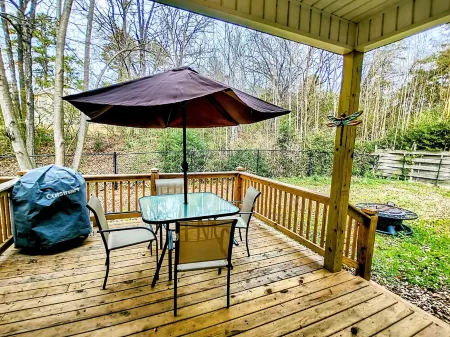 Lakeview Getaway B - Perfect for Couples or families