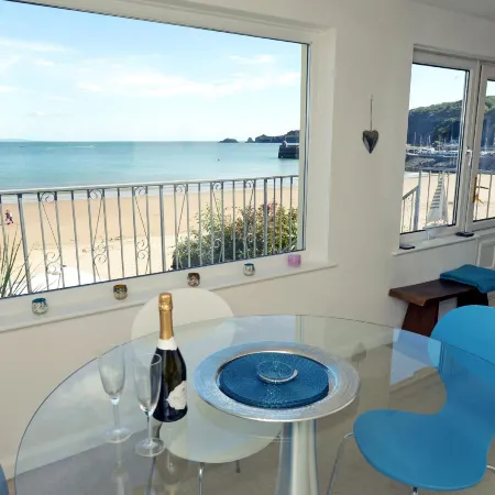 Gone to the Beach - Sea Views Direct Beach Access