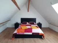 La Rose des Vents" duplex apartment with sea view and Arromanches pontoons Hotels in Saint-Côme-de-Fresné