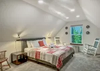 Forest Mountain Cabin, minutes to Downtown, trails, rivers & lakes