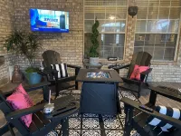 Luxury Home updated kitchen / Spa Bathrooms / and Grand Theater for movie night! Hotel a The Colony