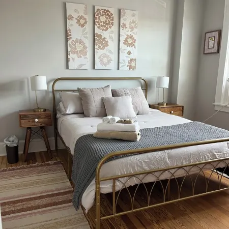 Newly renovated in the heart of Kennett Square. 3 miles from Longwood Gardens Отели в г. Кеннетт сквер